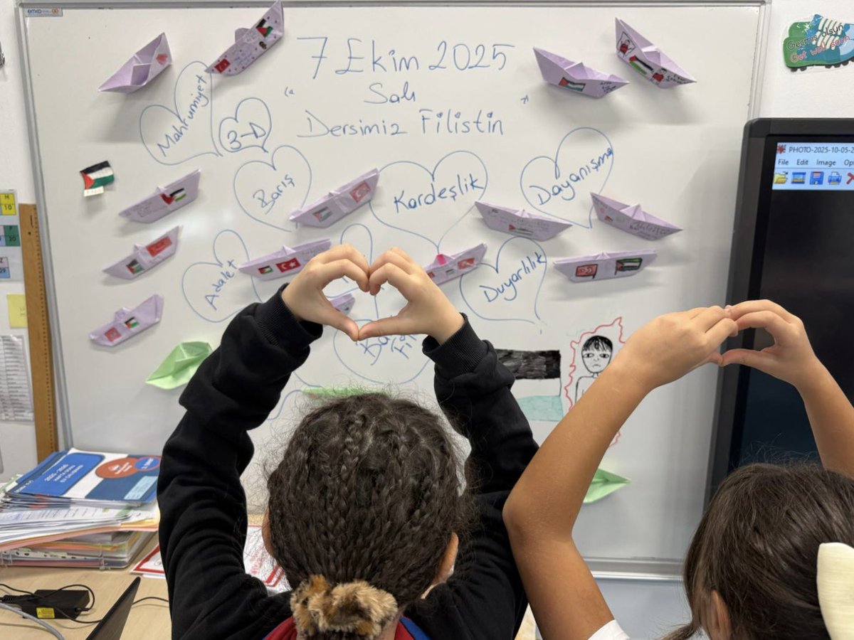 bahcesehir_k12's tweet image. Bugün Dersimiz Sadece Bir Ülke Değildi, Bir Vicdan Meselesiydi: Filistin 🇵🇸

Gazze’de çocuk, kadın ve yaşlı ayrımı yapılmaksızın uygulanan soykırıma, savaş ve yıkımın yol açtığı insanlık dramına dikkat çektik. Savaşın çocuklar üzerindeki etkilerini konuşarak, barış, adalet,…