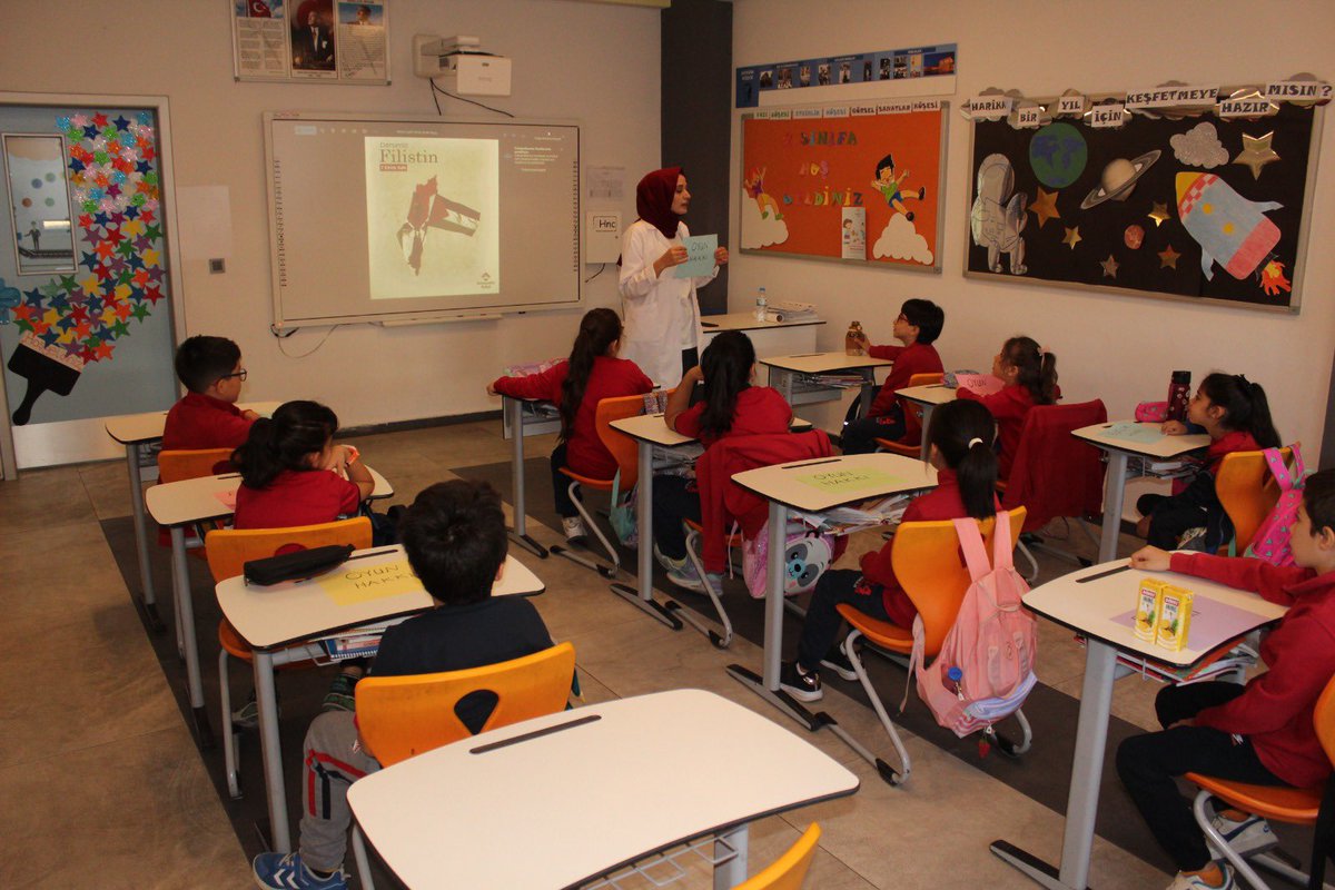 bahcesehir_k12's tweet image. Bugün Dersimiz Sadece Bir Ülke Değildi, Bir Vicdan Meselesiydi: Filistin 🇵🇸

Gazze’de çocuk, kadın ve yaşlı ayrımı yapılmaksızın uygulanan soykırıma, savaş ve yıkımın yol açtığı insanlık dramına dikkat çektik. Savaşın çocuklar üzerindeki etkilerini konuşarak, barış, adalet,…