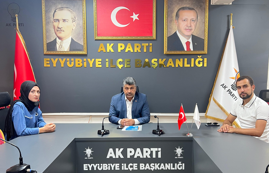 📍Ak Parti Eyyübiye İlçe Başkanlığı

Yerel Yönetimler Değerlendirme Toplantısı Yapıldı

İlçe Yerel Yönetimler Başkanımız Mehmet Özbek, Kadın Kolları Yerel Yönetimler Başkanımız Ayşe Kakım ve Gençlik Kolları Yerel Yönetimler Başkanımız Mustafa Yılmaz Öncel ile yerel yönetim