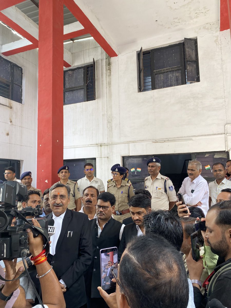 Arjunshukla08's tweet image. सामान्य वर्ग के साथ हो रहे अन्याय के खिलाफ लड़ने वाले ग्वालियर के शेर एडवोकेट पंडित अनिल मिश्रा जी के समर्थन में पूरा सामान्य वर्ग है #We_Stand_With_AnilMishra