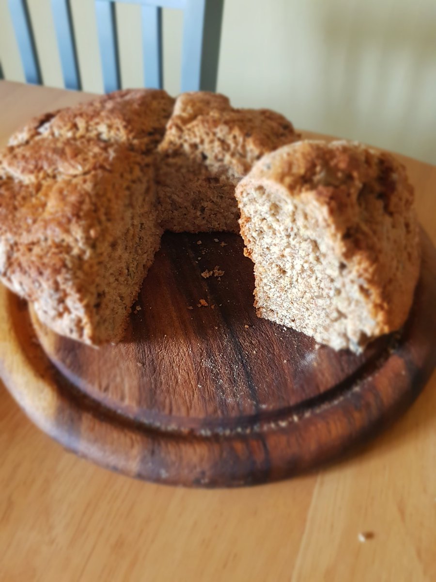 Marylaw59112593's tweet image. Brown soda bread and a cuppa☕️ 🤔💕💕💕