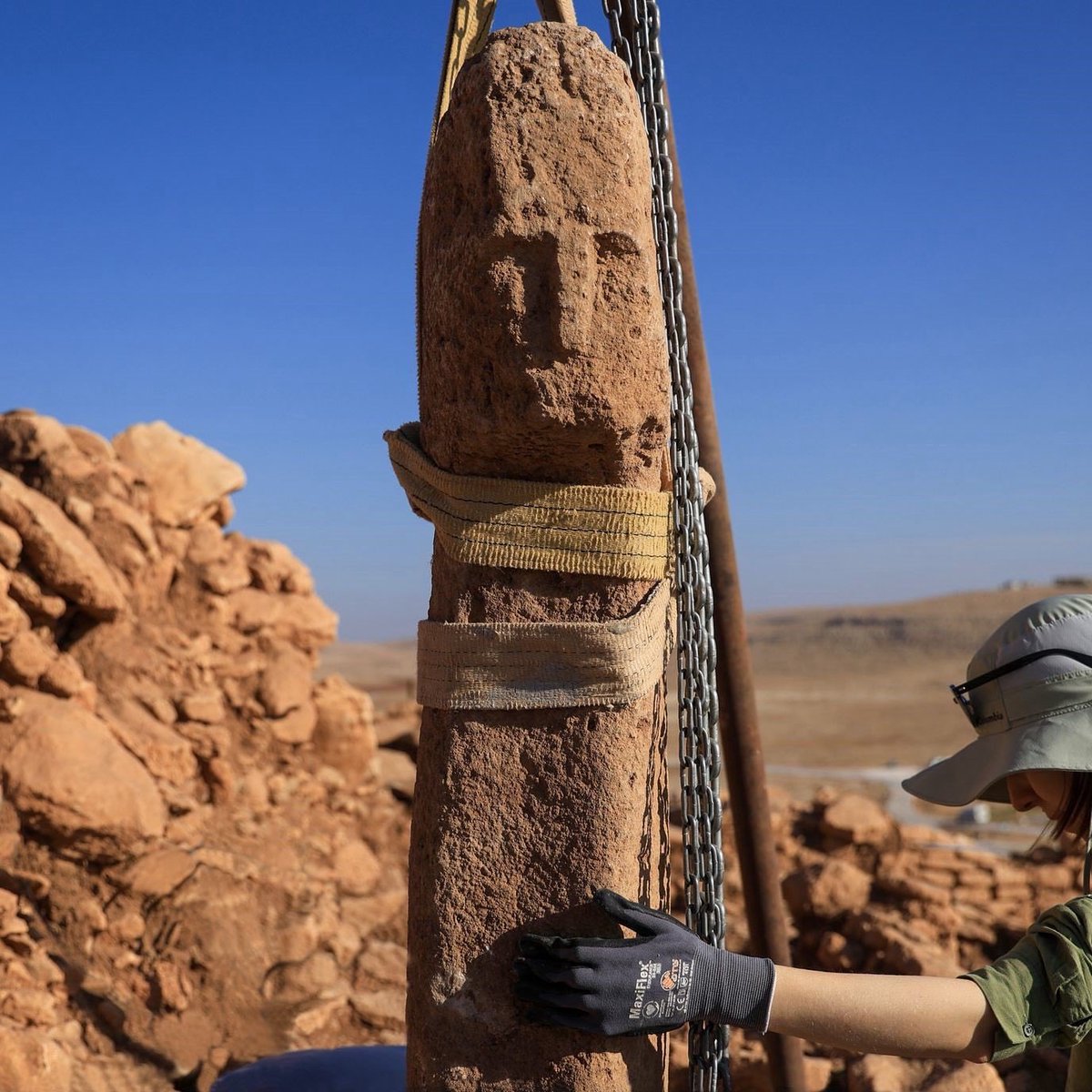 Karahantepe'de 12 bin yıl öncesine ait insan yüzlü dikili taş bulundu.

📍ŞANLIURFA
