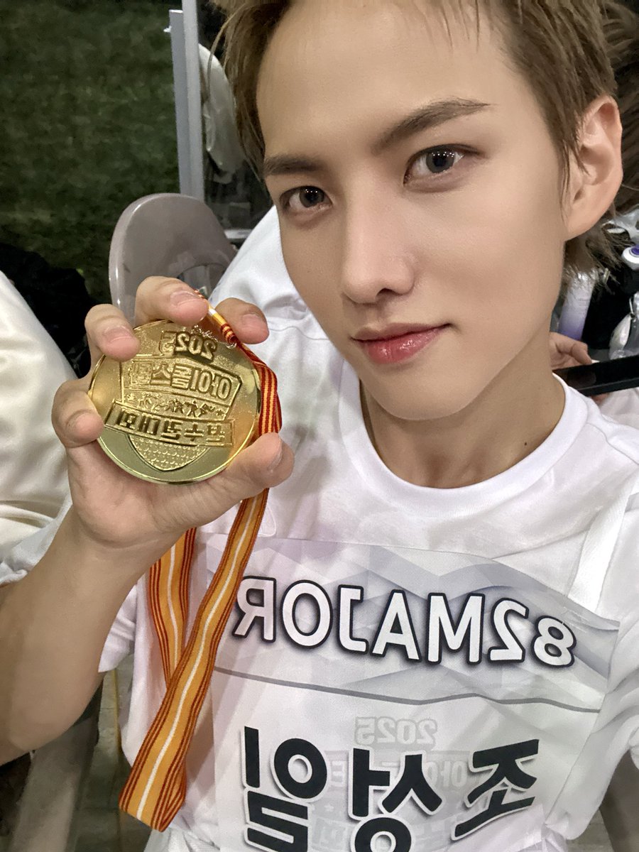 82Message's tweet photo. [#동네친구_성일]
금메달~~!!! 응원해 줘서 고마워 에티들🥇

#82MAJOR #82메이저 #에이티투메이저
#조성일 #CHOSEONGIL https://t.co/NqtBUhY3Sb