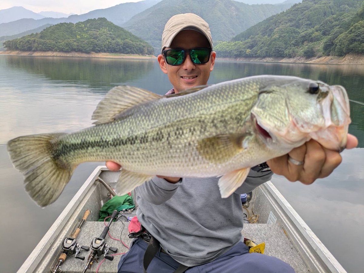 WEVA2019's tweet photo. 高岡さんから釣果報告頂きました！

ルアー→・レイドジャパン　スーパーフィッシュローラー
　　　　・レイドジャパン　フィッシュローラー
　　　　・ラパラ　DT6
最大サイズ→41cm

#岡山
#愛媛
#ブラックバス
#バス釣り
#リザーバー
#レイドジャパン
#フッシュローラー https://t.co/HmtzHnYNod