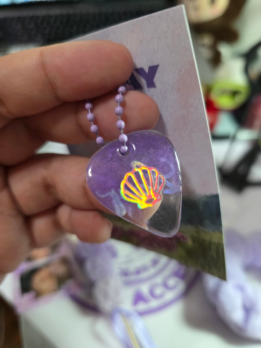 leeyeollee's tweet photo. Just in time for #LAYRockingTheBirdsNest
DAY 2! Thank you, @OnlyFor_YIXING and @cafe408_!
#LaysWorldAllAccess
#HappyLAYDay
#Grandline5inBeijing
#1007HappyLAYday
#LAY #ZhangYixing
ps. in love with the guitar pick~ ๐ https://t.co/AWgoJW7XVD