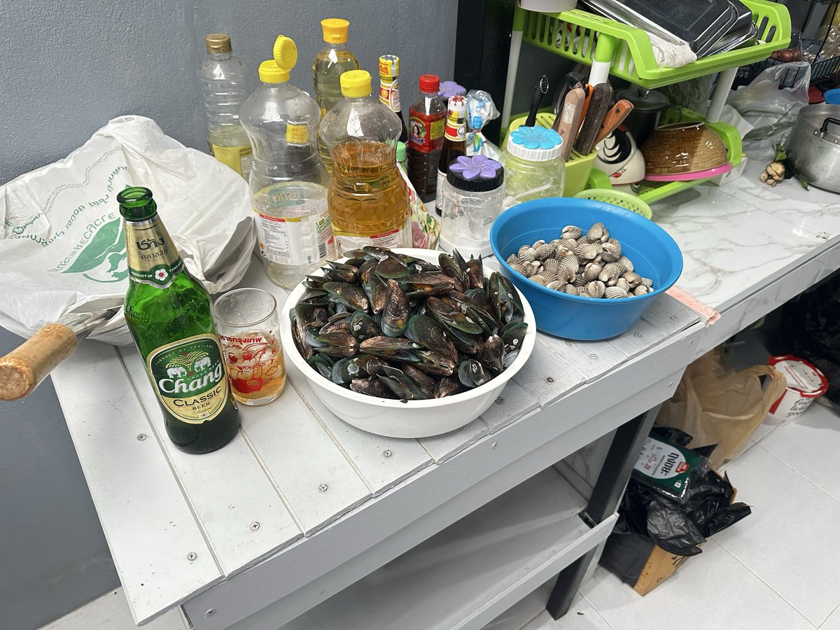l16zj's tweet photo. ยามเย็นหน้าบ้านสักขวด🍺🍺 https://t.co/gMFeRij1UJ