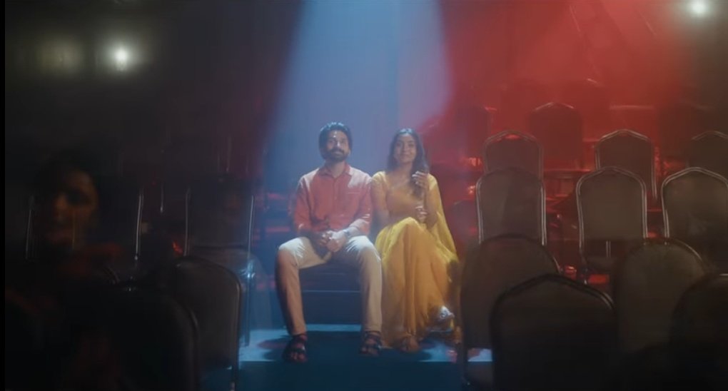 itz__akshaya's tweet image. கண்ணாடியின் பிம்பங்ஙளில் 
நானில்லையே   நீயே🤌❣️

சின்மயி வாய்ஸ்ல 😍
மீண்டும் ஒரு முறை 🤌🎼

எப்படி வந்தாயோ  🎼❤️

#Aaromaley

youtu.be/_6i4jndlkO0?si…