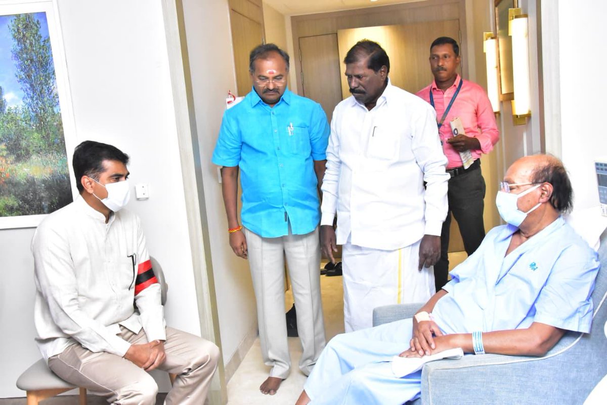 duraivaikooffl's tweet image. மருத்துவமனையில் அனுமதிக்கப்பட்டுள்ள டாக்டர் ஐயா ராமதாஸ் அவர்களின் உடல்நலம் விசாரித்தேன்! 

பாட்டாளி மக்கள் கட்சியின் நிறுவனத் தலைவர் டாக்டர் ஐயா ராமதாஸ் அவர்கள் உடல்நலக் குறைவு காரணமாக மருத்துவமனையில் அனுமதிக்கப்பட்டு சிகிச்சை பெற்று வருகிறார். மருத்துவமனையில் அவரை நேரில் சென்று…