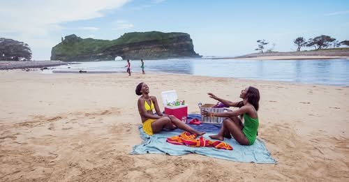 GCISNorthernCap's tweet image. Missed Sho’t Left Travel Week? Don’t stress! 😎
Summer’s just getting started and the deals   are still 🔥
Hit up zurl.co/vBzja
and   grab your next Mzansi getaway without breaking the bank. 🧳🌞🇿🇦
#ItsMySouthAfrica #TravelWiseMzansi