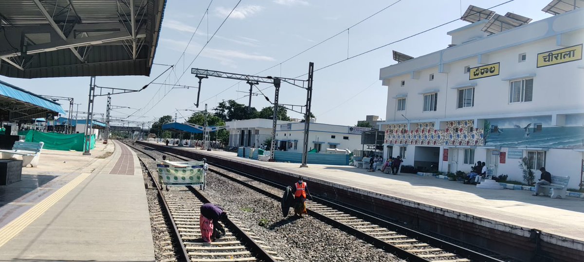drmvijayawada's tweet image. 🧹 As part of #SwachhataPakhwada2025, Vijayawada Division is conducting Swachh Patri (Clean Tracks) today to ensure more pleasant rail journeys! 🌟📍#Chirala

Let’s make every journey a step towards a #SwachhRail, #SwachhBharat! 🚂🌿

@SwachhBharatGov
@SwachhBharat
@RailMinIndia