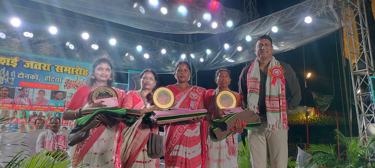 टोनको, हटिया में आयोजित दशई #जतरा समारोह में सम्मिलित हुआ।