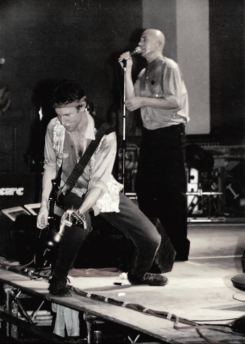 Vivir solo cuesta vida.