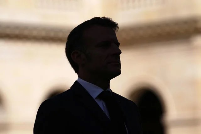 🚨🇫🇷 ALERTE INFO !

Emmanuel Macron a étudié ces quatre options et devra trancher dans les prochaines heures :

➡️ Nommer un nouveau Premier ministre du socle commun
➡️ Nommer un Premier ministre de gauche
➡️ Dissoudre l’Assemblée nationale (de nouvelles élections législatives