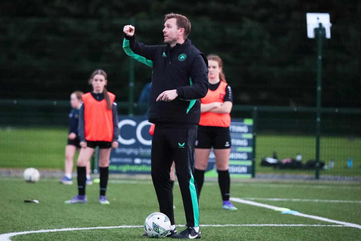 WexfordFCWomen's tweet photo. 🇮🇪 We were delighted to welcome Ireland GU16 Head Coach Tom Elmes to our Development Academy at St.Pats in Carlow last night and very thankful for the enjoyable and informative training session he put on for the girls.👏 https://t.co/sUoYhazoNe