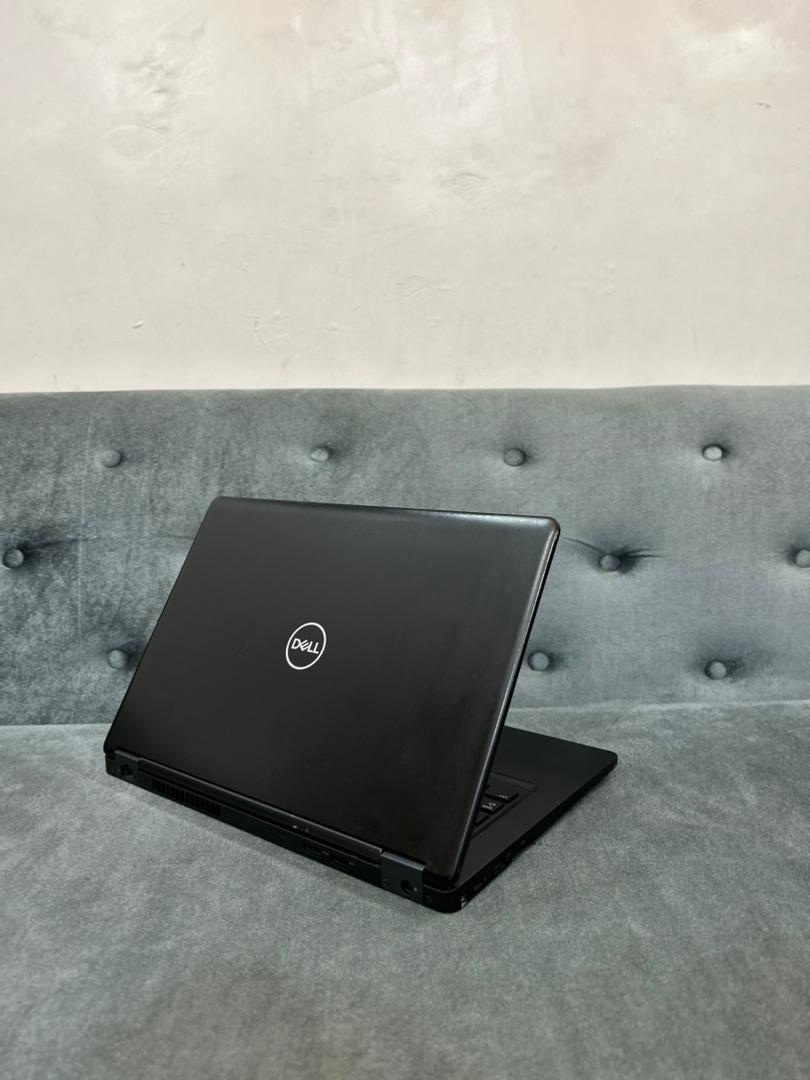 techielaptops's tweet image. Dell Latitude 5480
RAM: 8GB
Storage: 256GB SSD
Processor: 6th gen intel core i7-6600U
Display: 14" HD (1366 x 768)
Clock speed: 2.80GHz base frequency up to 3.9GHz max clock speed
GPU: Intel UHD graphics
✨ Features ✨
Wifi
Bluetooth
Backlit keys
HD webcam
🏷️ Price:…