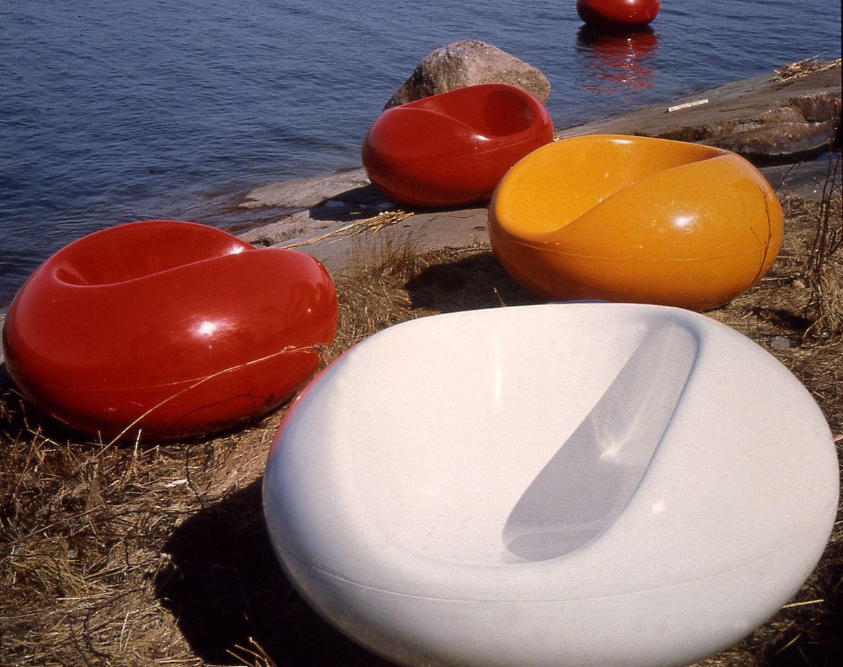 luusssso's tweet image. Space age chairs by Finnish designer Eero Aarnio