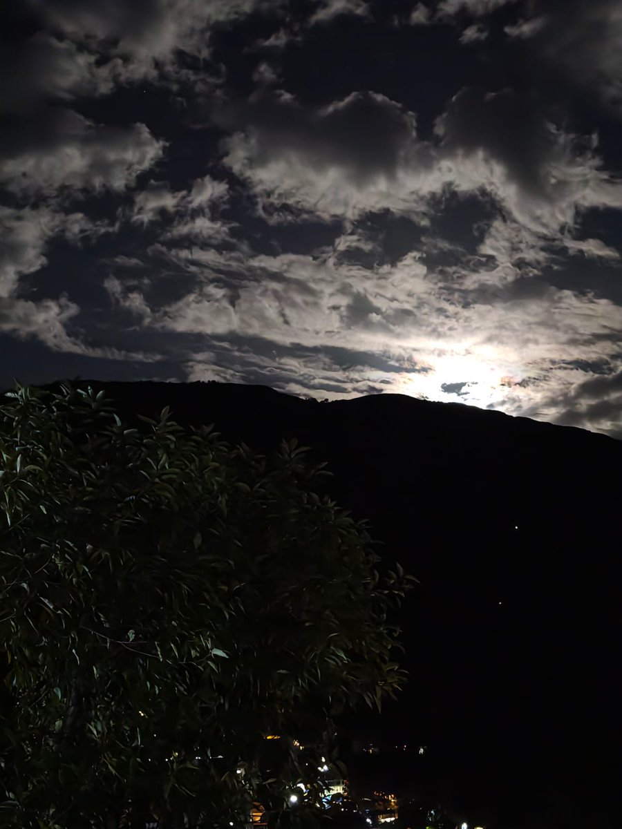 saurav__codes's tweet image. FullMoon 🌕