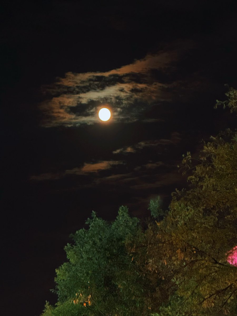 There’s a saying in China: the fullest moon comes one day later. This is Chinese philosophy of being patient. #viral #moon