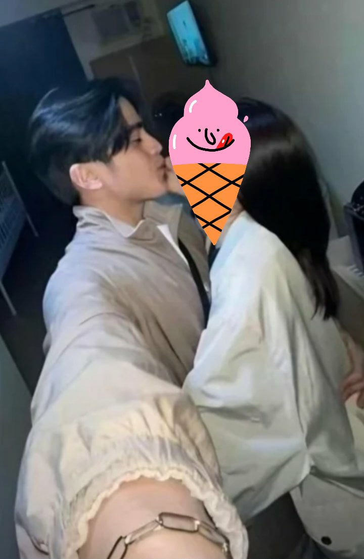 Niceone0506's tweet photo. @RyleSee23301 nainggit ka sa rebranding nya? nag rebrand din naman idol mo ah...from pakboy to goodboy kuno..mas malala pa nga idol mo nag seselfie pa while laplapan hahaha https://t.co/fbJPa6dZqP