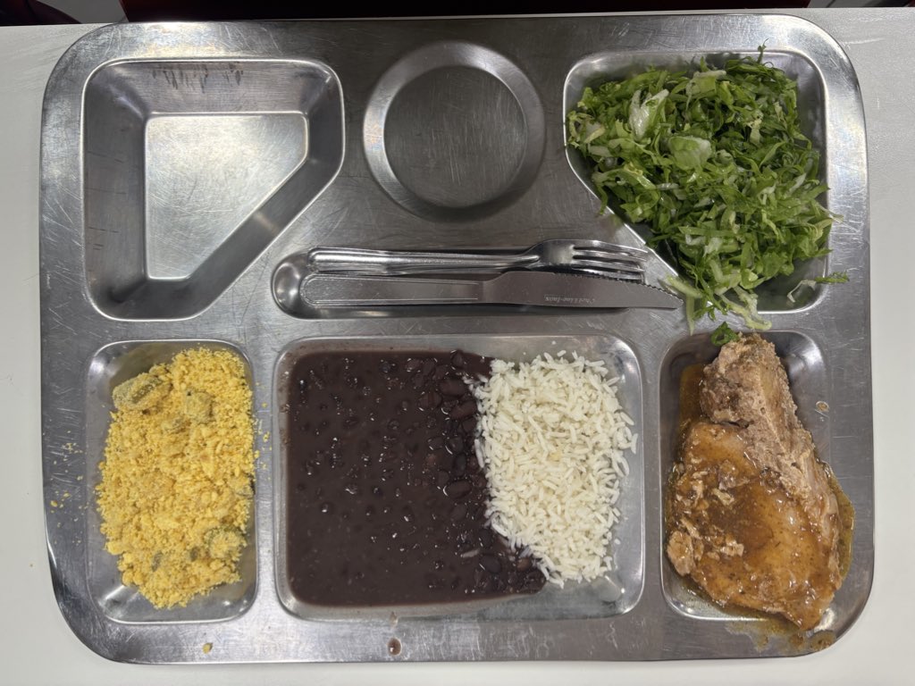 senhorsapo_'s tweet image. bandejao central é #fancy