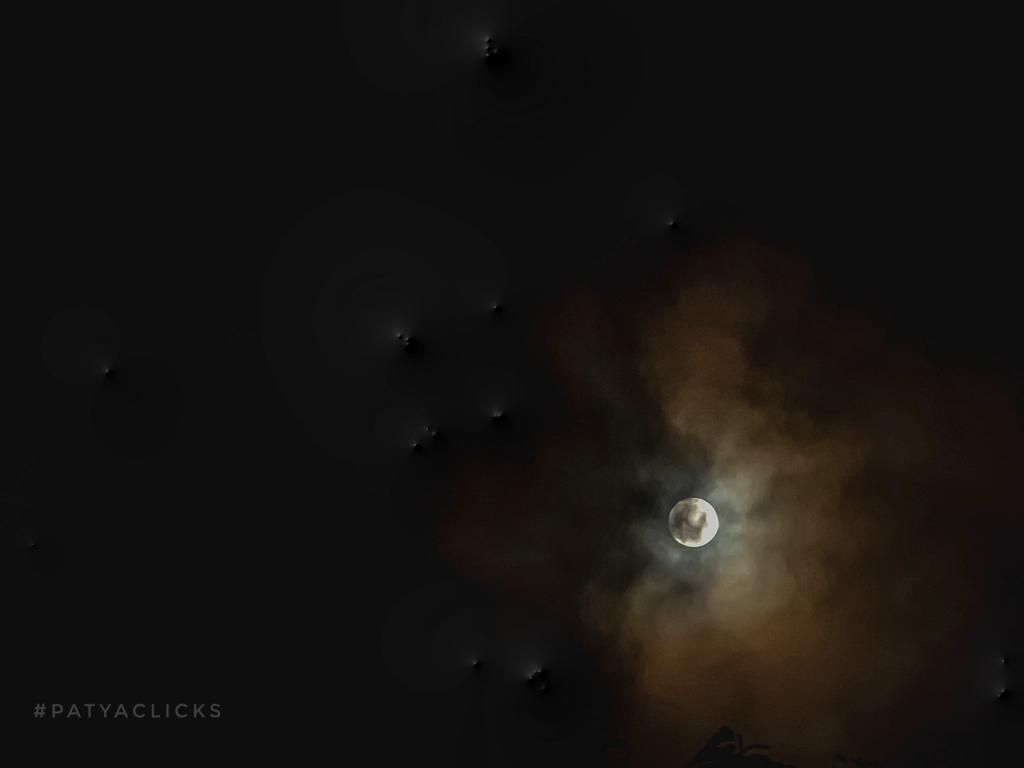 PatyaClicks's tweet photo. चंदा रे चंदा रे, कभी तो जमीन पर आ,
बैठेंगे बातें करेंगे...
.
.
.
#theme_pic_India_moonclicks
#patyaclicks
#Justclicked https://t.co/Kh395MnzFX