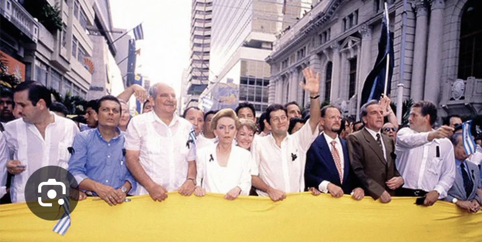 VARGAS y otros terroristas, han atacado, agredido y ofendido a campesinos, a ganaderos, flores, agricultores, donde están sus dirigentes gremiales que los defiendan, lo mismo con los transportistas, les han incendiado y dañado sus unidades, a los comerciantes han destruido y