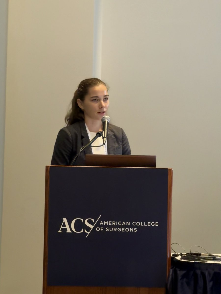 LFTapias's tweet image. 🔝Congratulations to our awesome @MayoClinicSOM medical student Julia Debertin (applying for residency this year) on her excellent presentation #ACSCC2025 on prognostic impact of high-risk tumor features in resected path stage I lung cancer 🫁 #thoracic #surgery @MayoClinicSurg
