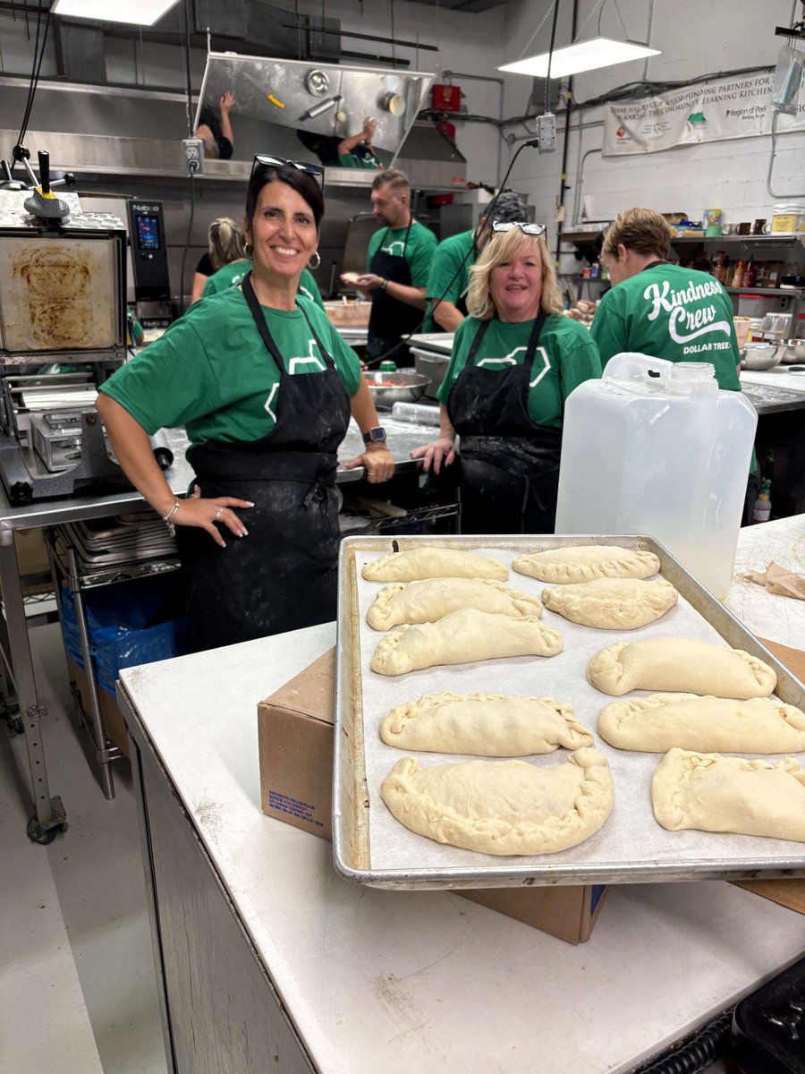 #DollarTree volunteers partnered with <a href="/EdenFood4Change/">Eden Food for Change</a> in their Learning Kitchen to strengthen local food access by preparing 200+ nutritious meals!

#DollarTree #KindnessCrew #EveryKindnessCounts #PointsofLight 

<a href="/PointsofLight/">Points of Light</a>