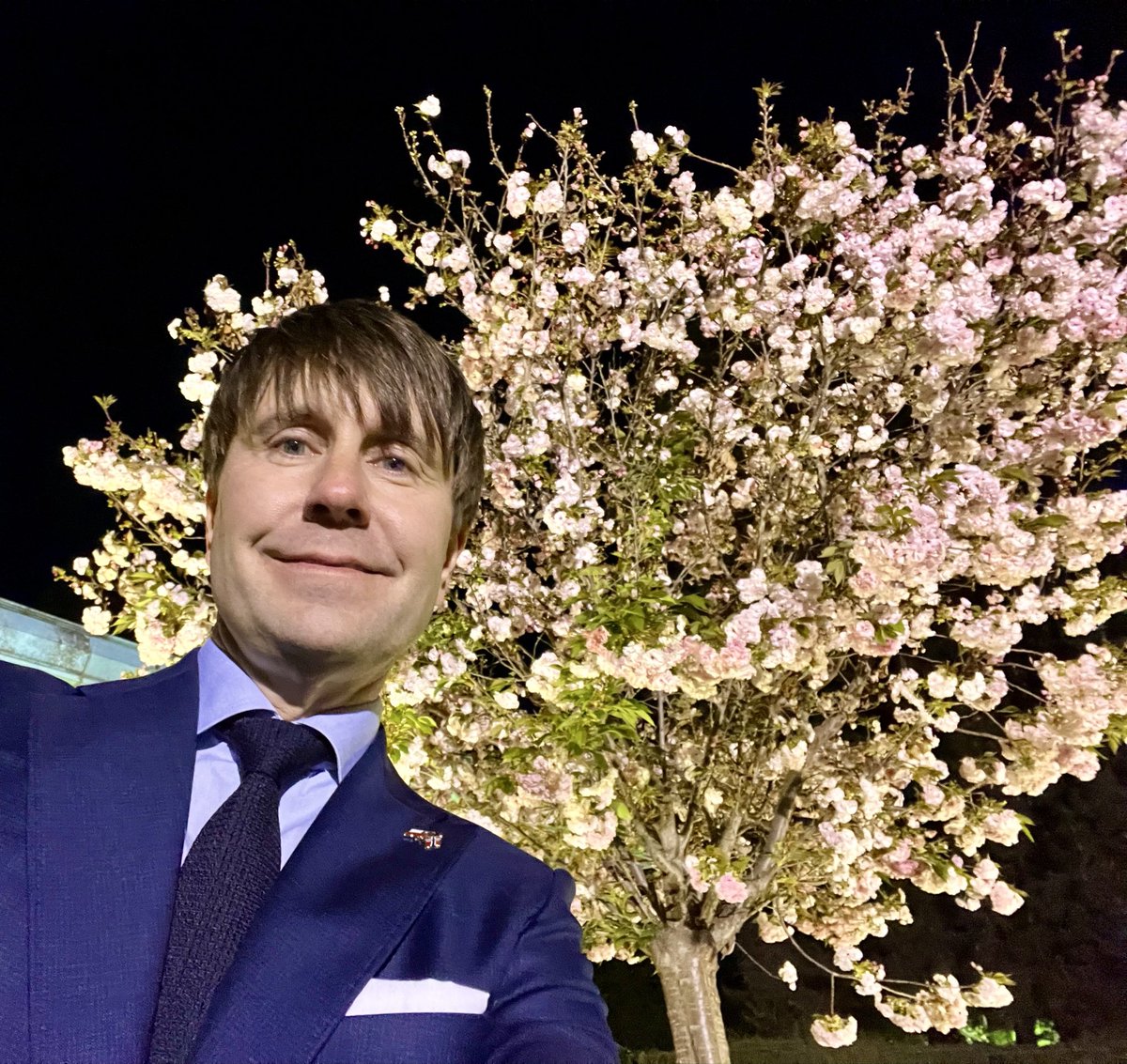 Agradezco haber conocido a una gran colega y amiga de Chile, la embajadora ITO de Japón. Los cerezos en flor le agradecen su tiempo en este hermoso país en la noche de su despedida. ¡Mucha suerte en el futuro! 🇨🇱🇯🇵🇳🇴❤️ <a href="/JapanEmb_Chile/">Embajada del Japón en Chile</a>