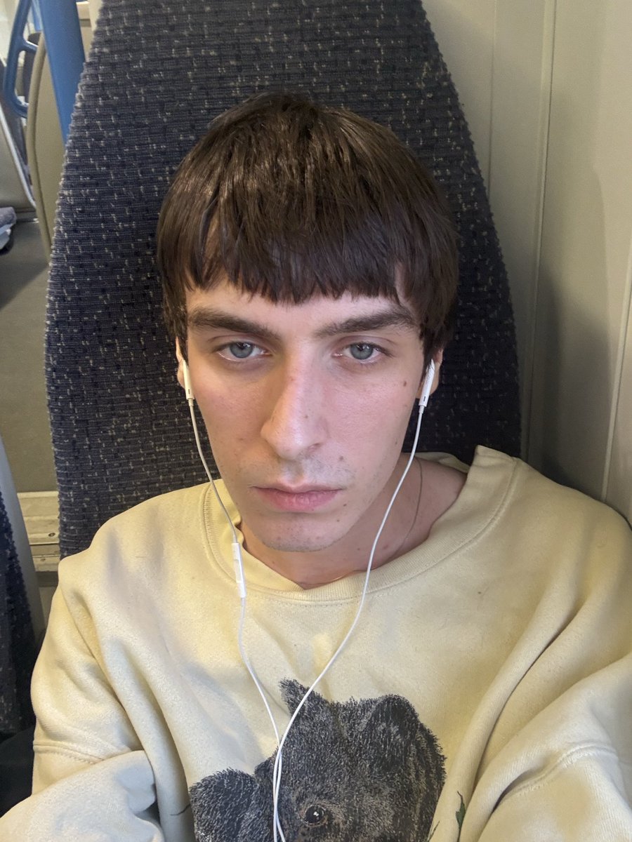 max tweet media