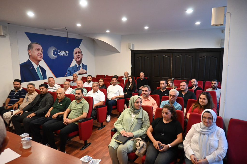 📍 AK Parti Yenişehir İlçe Başkanlığı
📌 Toplantı

AK Parti Yenişehir İlçe Başkanlığımızın haftalık olağan yönetim kurulu toplantısını; İlçe Başkanımız Sn. Seyidhan Kartal ,İlçe Kadın Kolları Başkanımız Sn. Av. Helin Gezgin , İlçe Koordinatörümüz Sn. Ayşe Akdeniz ve yönetim
