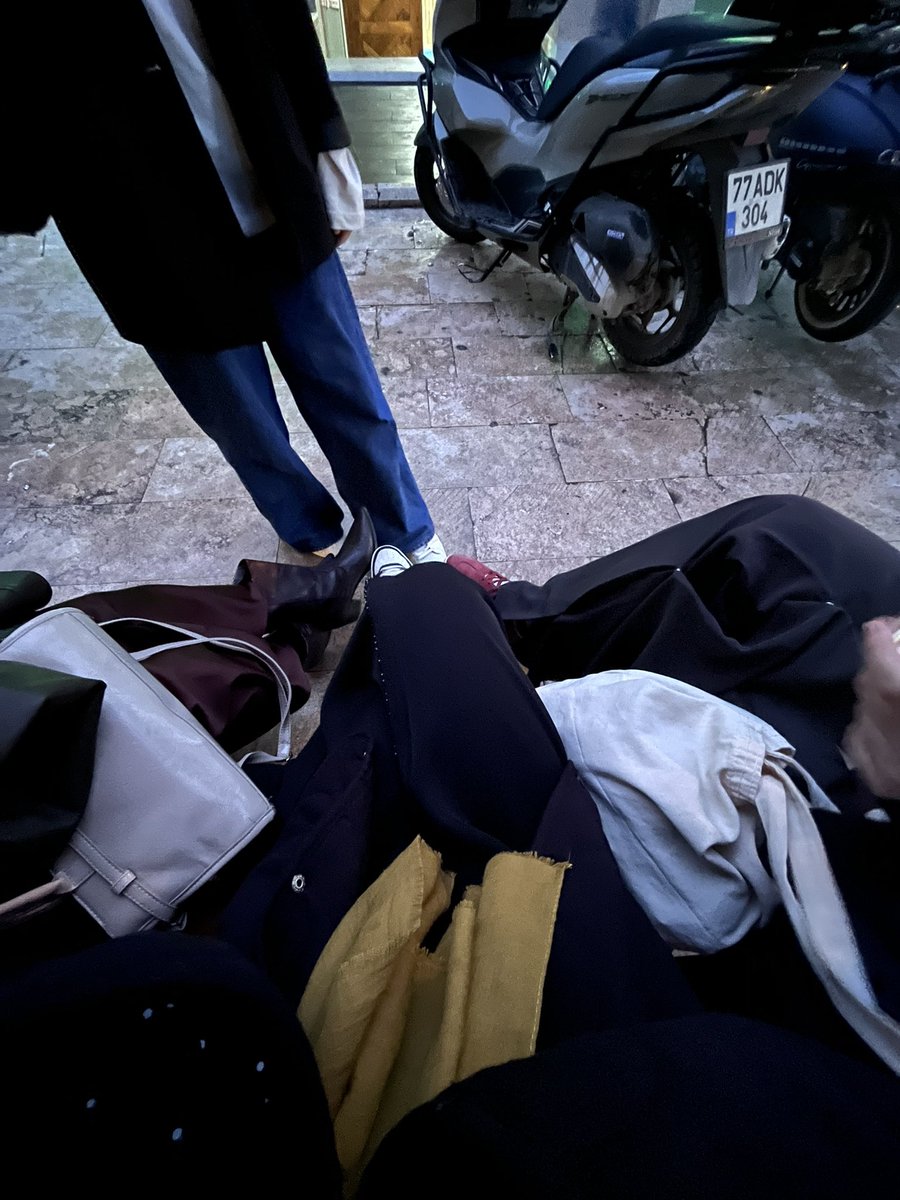 mesk gecesine geldik yer kalmamıs durum bu