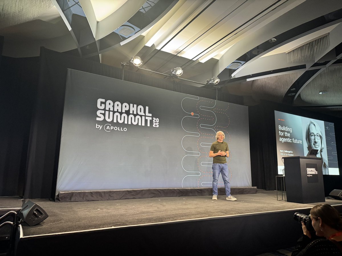 Jen_Tyrseck's tweet image. Now taking the stage, @debergalis to share what’s ahead for @apollographql  #graphqlsummit