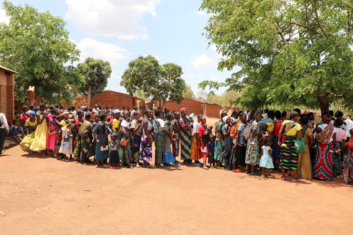 amref_malawi's tweet photo. Bringing care closer! @Amref_Malawi, with support from the #PfizerFoundation, is closing the 27 km gap to the nearest health centre for 3,000+ people in Salima. Services offered at the outreach clinics include immunization, maternal & child health, HIV testing & NCD screening. https://t.co/GTn4jabKMb