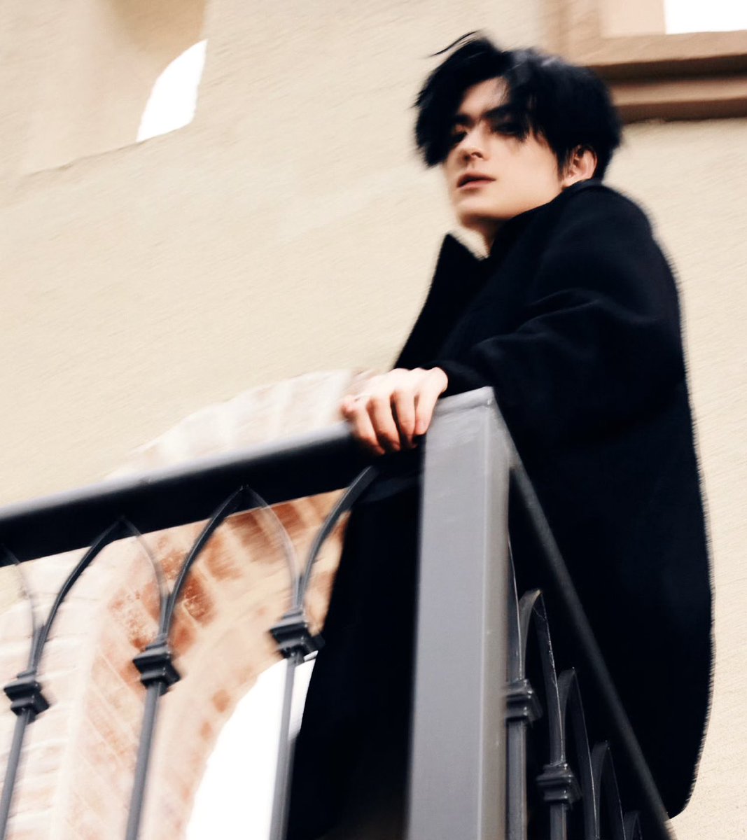 ᅠ

ᅠ
　　　　      林曜恒  、     หลิน  เย่าเหิง 

　　　　      walks  toward   the   light 
　　　　      — not to escape the dark

　　　　     ＃   𝖮𝗋𝗂𝗀𝗂𝗇𝖺𝗅  𝖢𝗁𝖺𝗋𝖺𝖼𝗍𝖾𝗋 
 
ᅠ

ᅠ