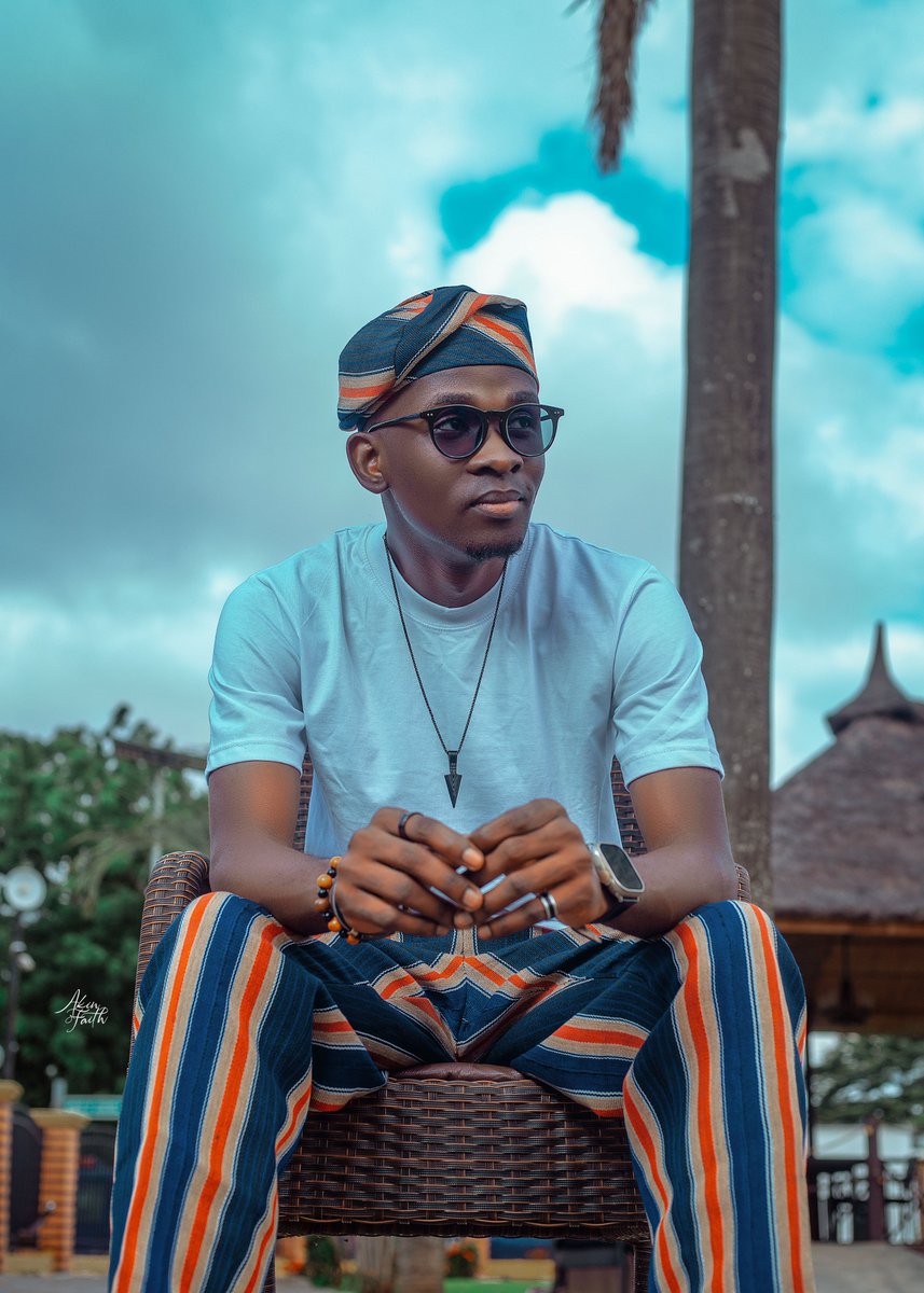 kingraphicz's tweet photo. Hi, I'm Obaloluwa Samuel.
I’m a Brand Identity Designer and Illustrator with a keen eye for bold visuals and creative storytelling.

I specialize in crafting brand identities and captivating illustrations that bring ideas to life.

Let’s create something amazing together https://t.co/qplXPokI9D