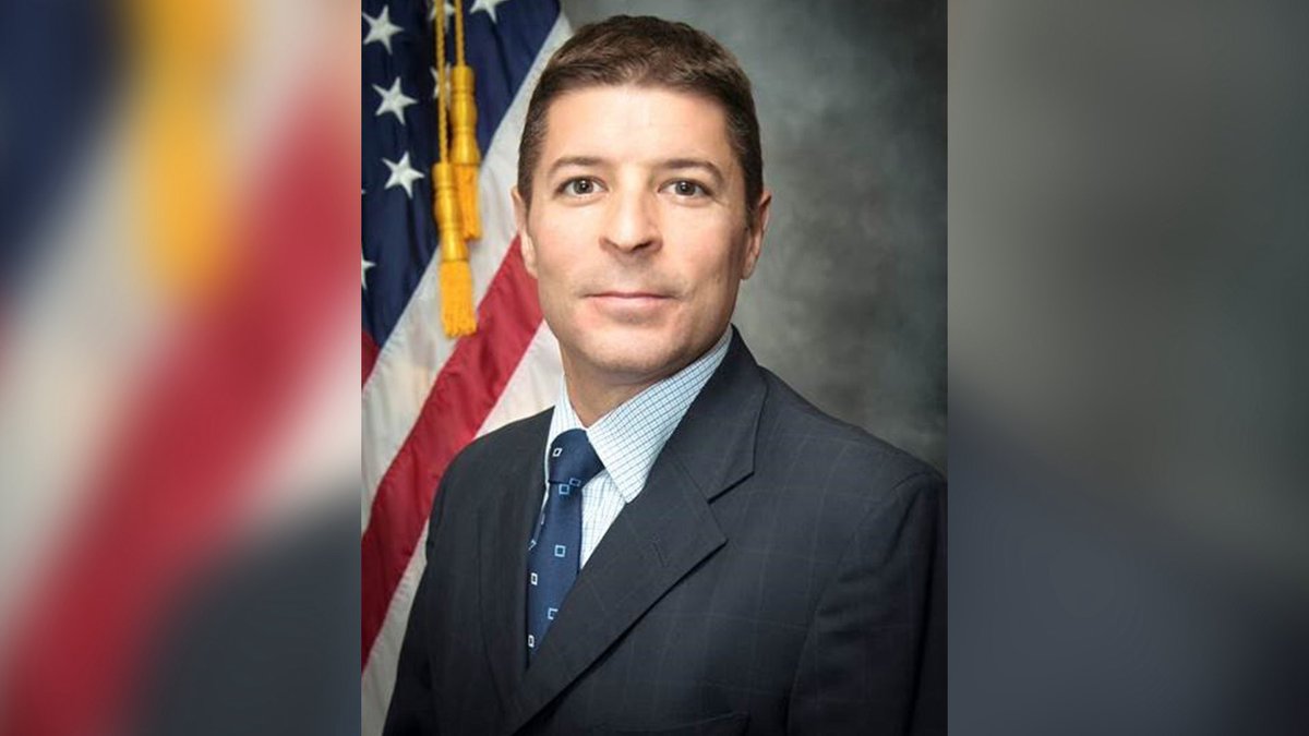 C_3C_3's tweet image. Meet Michael Ben’Ary.
He was a Fed Prosecutor in the EDVA.
Mike wanted to strangle Trump appointed Lindsay Halligan.
He also fantasized about Lindsay and Trump dying.
Trump fired him and Comey was indicted days later.
1000’s like him.
The Democrats are the party of murder.