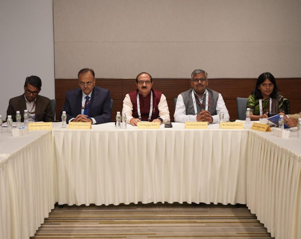 UIDAI's tweet image. CEO, UIDAI, interacted with industry leaders at the Industry Closed Room session during #GFF2025.
#Aadhaar #GFF #GlobalFintechFest