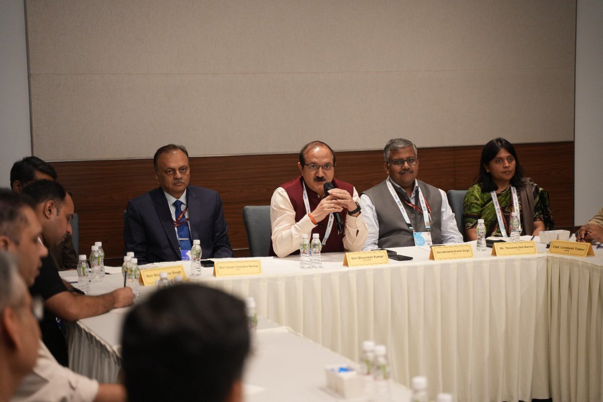 UIDAI's tweet image. CEO, UIDAI, interacted with industry leaders at the Industry Closed Room session during #GFF2025.
#Aadhaar #GFF #GlobalFintechFest