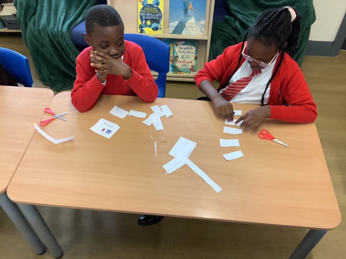 allsaintsbootle's tweet image. Today in computing, Year 3 became investigators. They sorted a range of objects and justified whether they belonged to the digital or non-digital category. #Computing