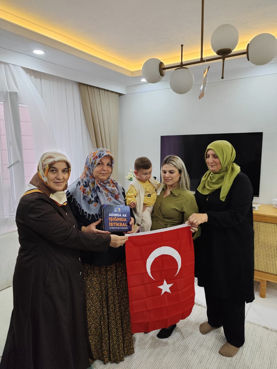 akpartikadinko1's tweet photo. 📍 Yazlık mahallesi 

“Kadın Kolları Başkanımız Mehveş Yorulmaz’ın birlikteliğinde, yönetimimizle birlikte üye ziyaretlerimizi gerçekleştirdik.”

"Birlik ve beraberliğimiz daim olsun.”

@tugbaisikercan
@akkadingm
@yyaseminozdemir 
@akkadinkocaeli
@kemalyavuz.41 
@Mehves3 https://t.co/ypj4x22AJo