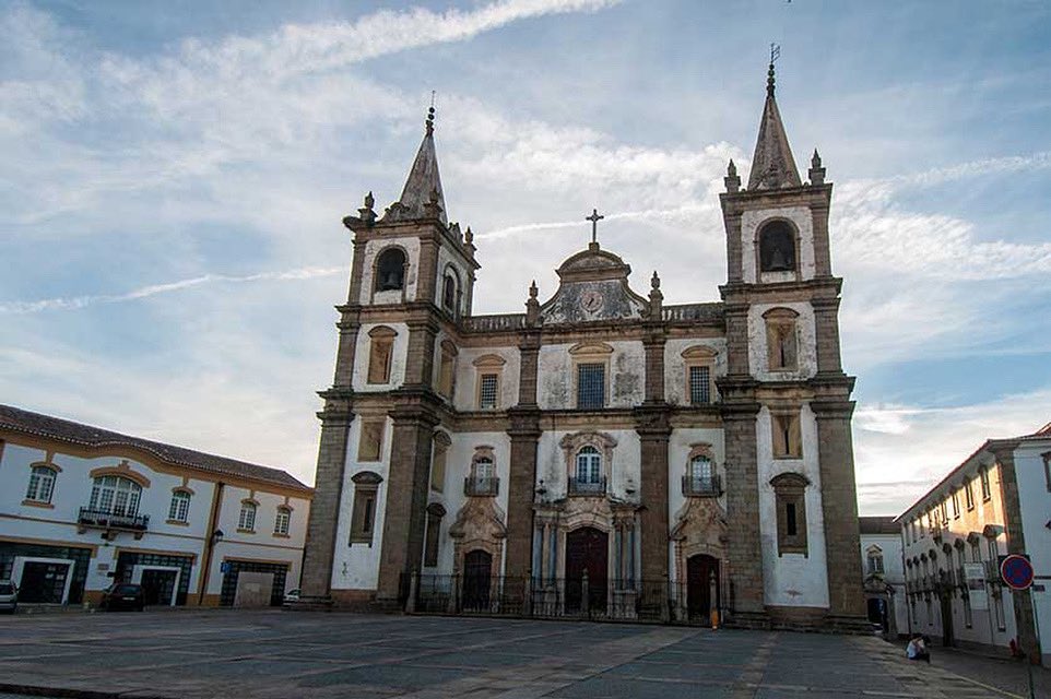 PortugalGuide's tweet image. The #cathedral in #Portalegre dates from the mid-16th century with renovations in the 18th