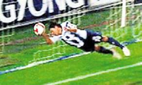 <a href="/SportzArsiv/">Sportz Arşiv</a> Kasımpaşa- Galatasaray maçı Ali Güneş etopu eliyle çıkarıyor, oyna devam.