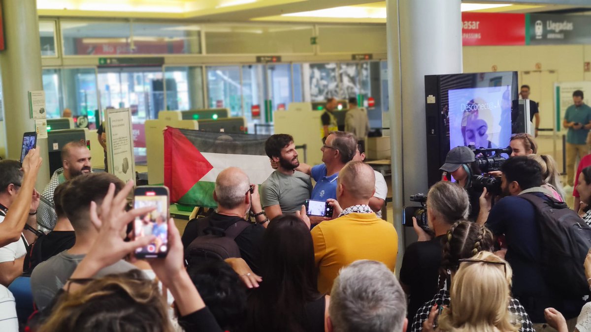 ✊🏽Hemos recibido con orgullo en Málaga a nuestro camarada de Izquierda Unida #Mijas <a href="/RafaelBorrego/">Rafa</a>, activista de #GlobalSumudFlotilla ,también al camarada <a href="/manolo_teniente/">MANOLO TENIENTE</a> de Málaga capital
🇵🇸A pesar de lo vivido no dejarán la lucha por #Palestina #Gaza hasta el fin del genocidio