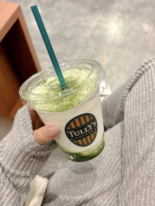 nancyann_02's tweet photo. Relax a bit with a matcha latte 💚 I feel like we like to chat over drinks like this ☕️😊 https://t.co/jWjJQpwVId