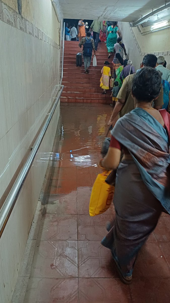 Sundara Rajan (@sundarmail) on Twitter photo Srirangam station subway with water logging, making it difficult to cross!
In another end steel cover is rusted.
<a href="/DRMTPJ/">DRM - Tiruchchirappalli</a> Srirangam station subway with water logging, making it difficult to cross!
In another end steel cover is rusted.
<a href="/DRMTPJ/">DRM - Tiruchchirappalli</a>