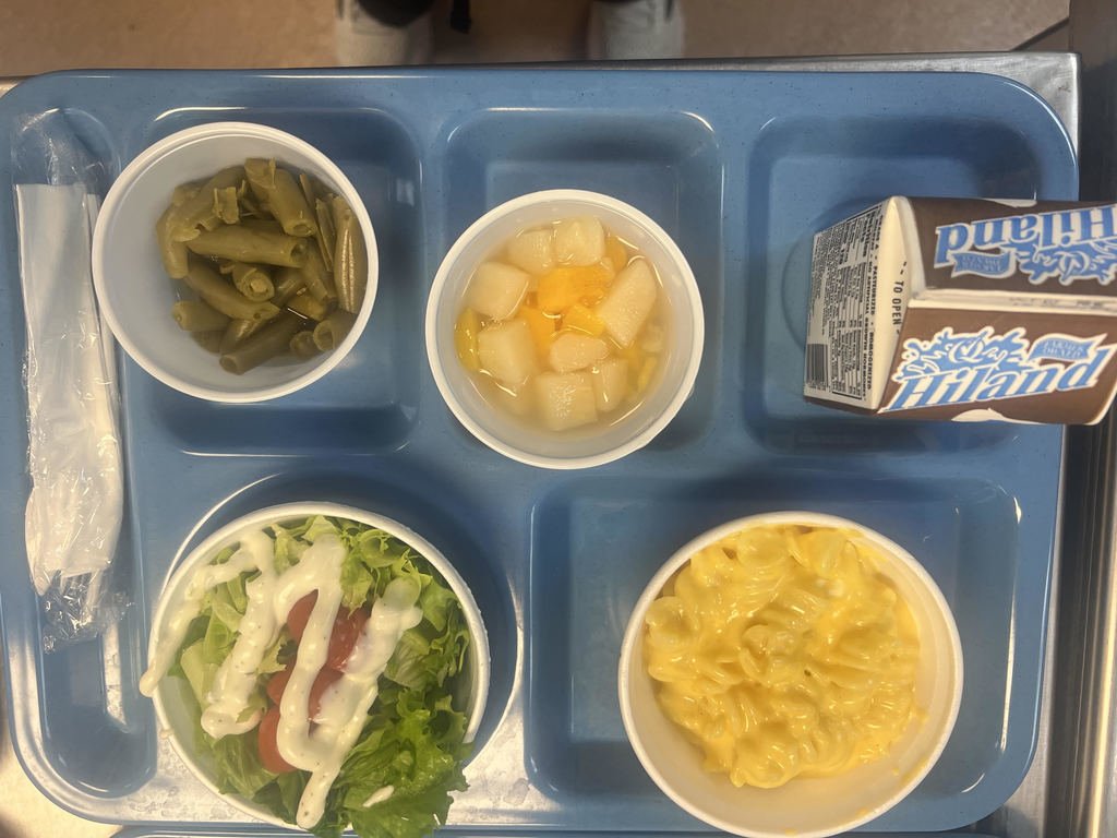🍽️ Today’s School Lunch! 🍽️
It’s a kid favorite and kid approved meal on the menu today! 😋
We love serving up smiles at lunchtime! 💙