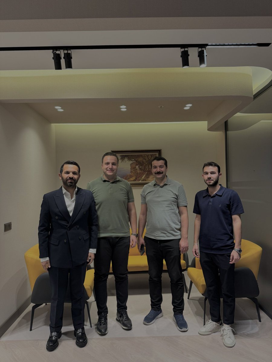 Aile Dostumuz olan Rize Cumhuriyet Başsavcısı  sayın Recep SEVGİLİ ‘İle  Birlikte Değerli Kardeşim Avukat Yusuf Vefa SEVGİLİ ‘nin yeni açtığı Hukuk Bürosuna Hayırlı olsun ziyaretine bulunduk. 

Allah muvaffakiyetler versin
<a href="/fevzisevgili/">FEVZİ SEVGİLİ</a>