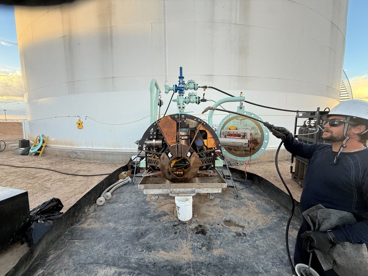 squarerobots's tweet image. In New Mexico this week: inspecting a 100-ft gas tank with our patented Side Launcher System.
Not every tank is best accessed from the top—flash points and floating roofs make side entry safer. Our system allows:
✔ Safe, in-service deployment
✔ Access to large-diameter…