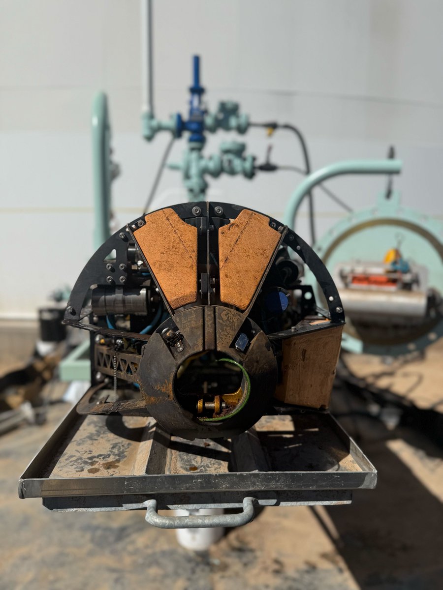 squarerobots's tweet image. In New Mexico this week: inspecting a 100-ft gas tank with our patented Side Launcher System.
Not every tank is best accessed from the top—flash points and floating roofs make side entry safer. Our system allows:
✔ Safe, in-service deployment
✔ Access to large-diameter…